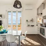 Beach Apartment *