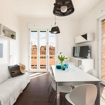 Beach Apartment *