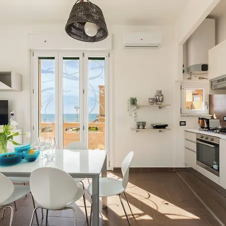 Beach Apartment *