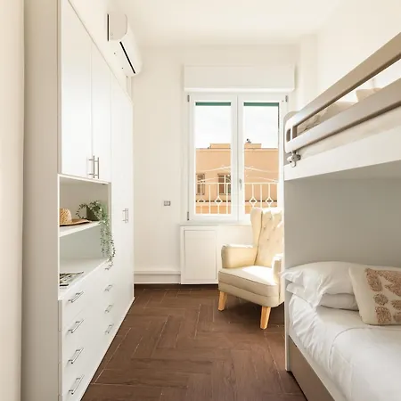 Beach Apartment *